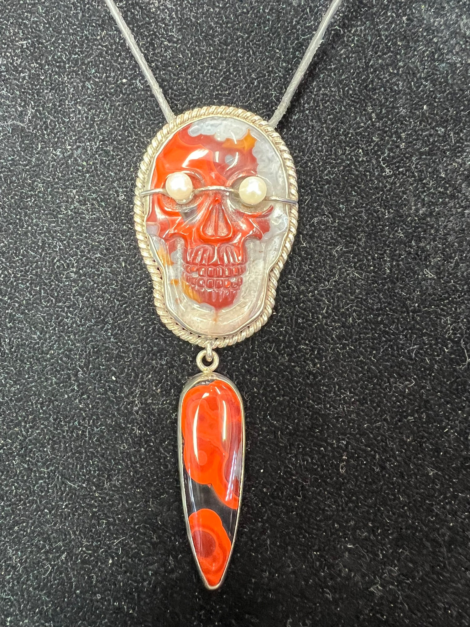 Skulls in Agate