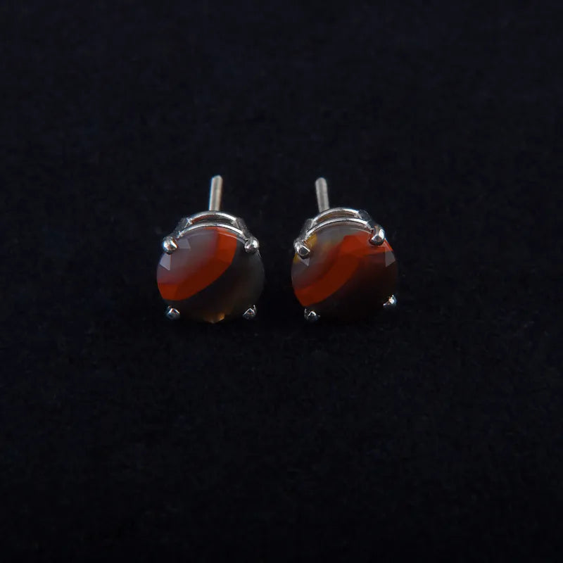 012 Black/Red KY Agate Stud Earrings Set in 14K White Gold